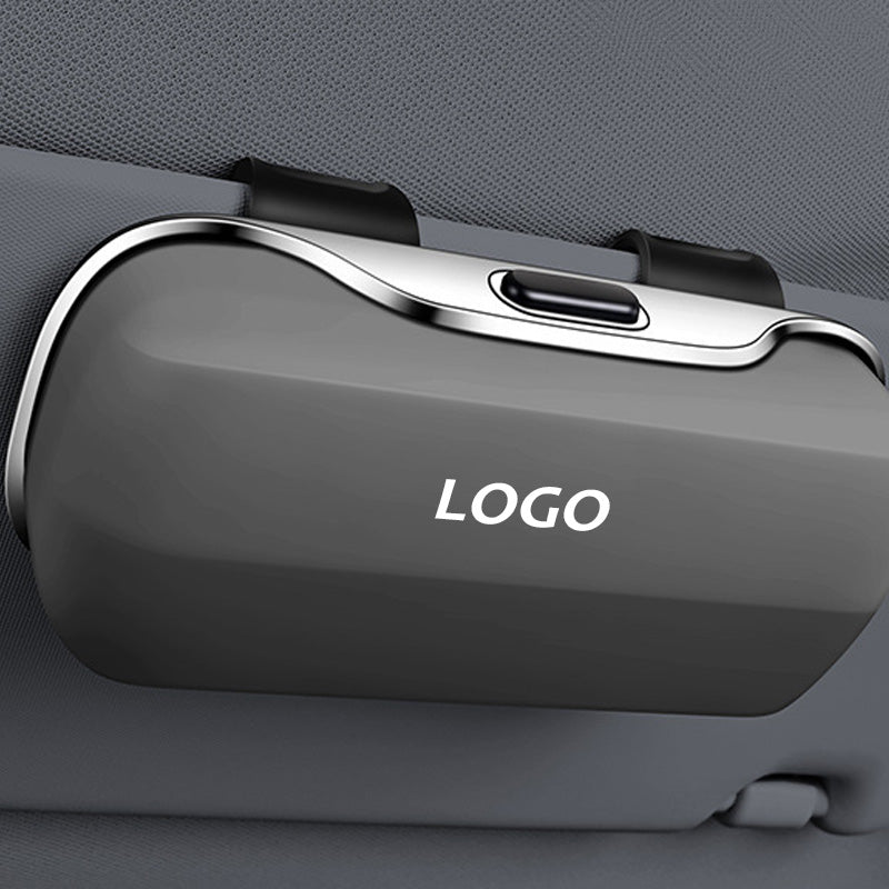 Multifunksjonelt solbrilleetui til bilen